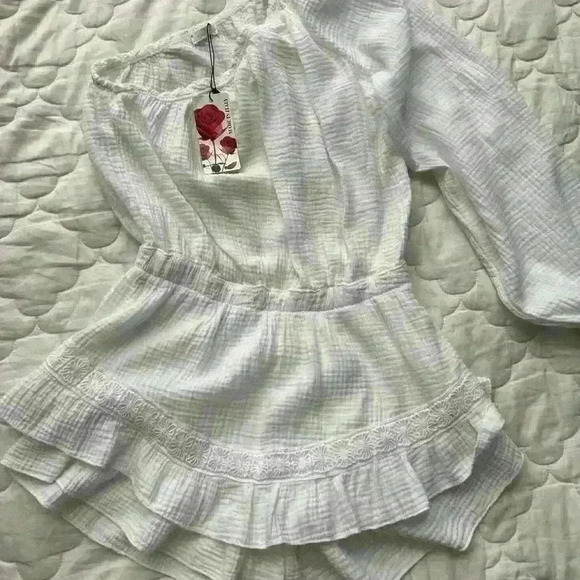 Elegant White Off-Shoulder Dress - Picture 9 of 15